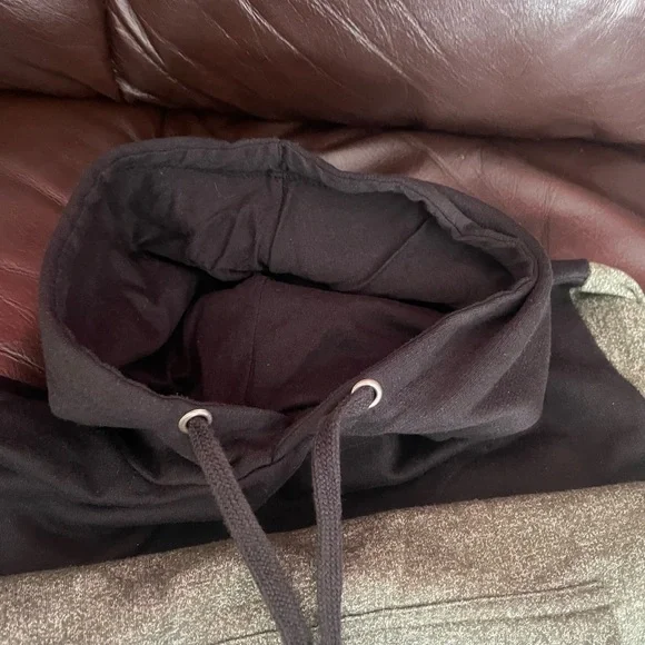 LIKE NEW HOODIE BY BLACK JACK. GREEN AND BLACK W/ FRONT POCKET - Picture 3 of 5